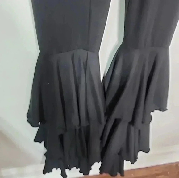 Fashion Nova Bell bottom jumpsuit. Size Medium - Picture 5 of 6